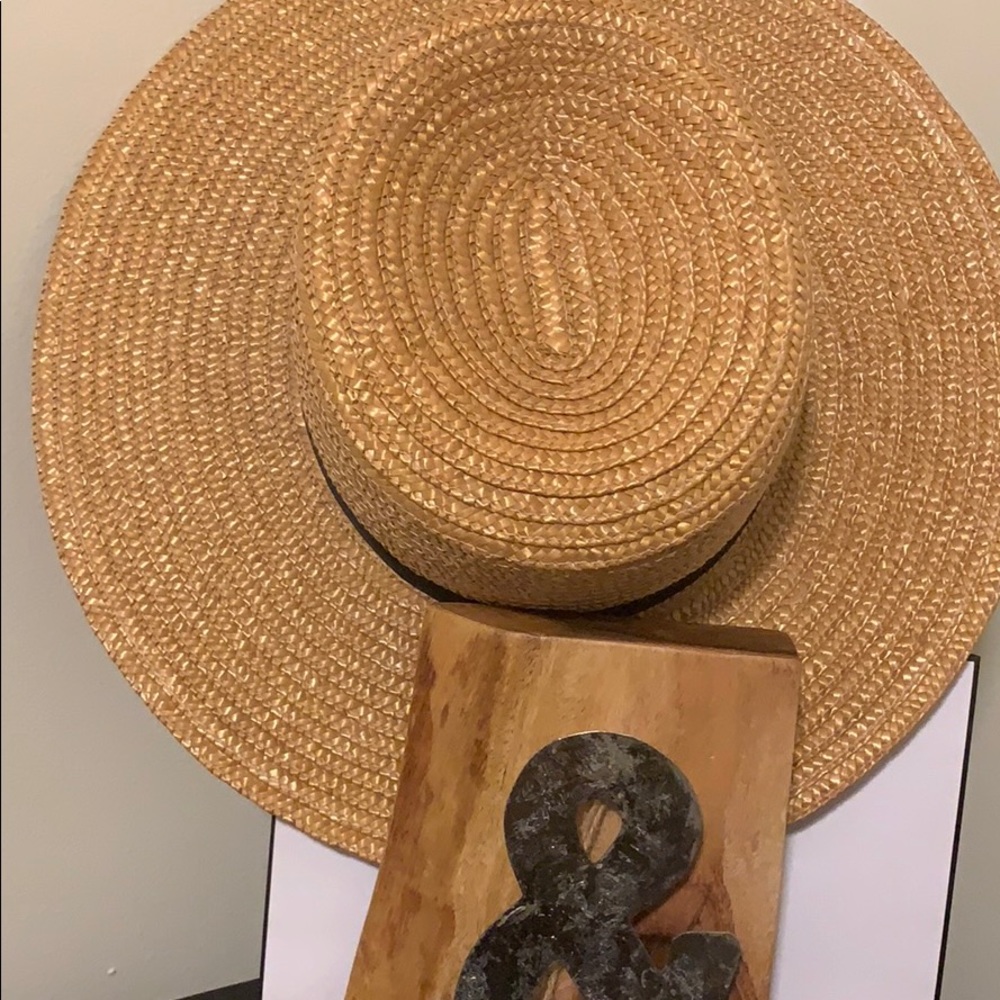 Beautiful Hat - Picture 3 of 3